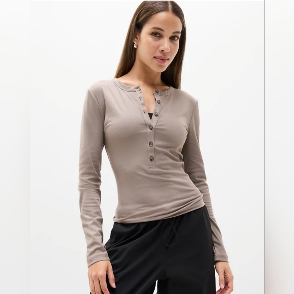 XS Athleta Signature Rib Henley Mortar Mushroom Long Sleeve Buttoned NWT